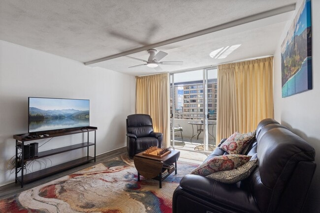 Building Photo - Heart of Waikiki | Kitchen | Free Parking ...