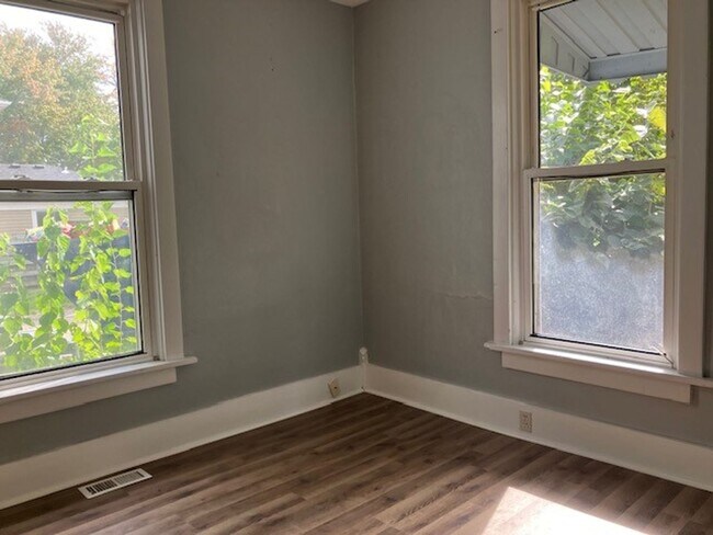 Foto del edificio - 507-509 W Chestnut