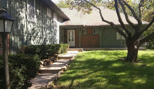 Building Photo - 5817 Larson Lane