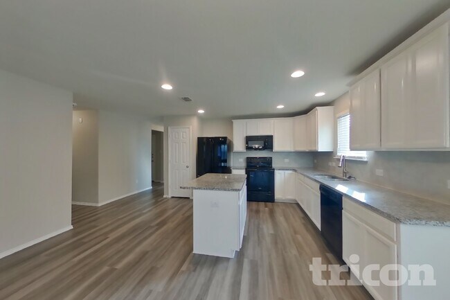 Building Photo - 1023 Spofford Dr
