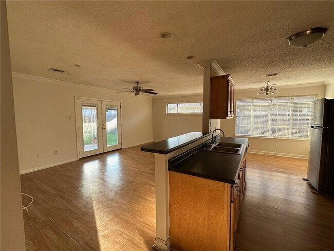 Building Photo - 7424 Woodbine Dr