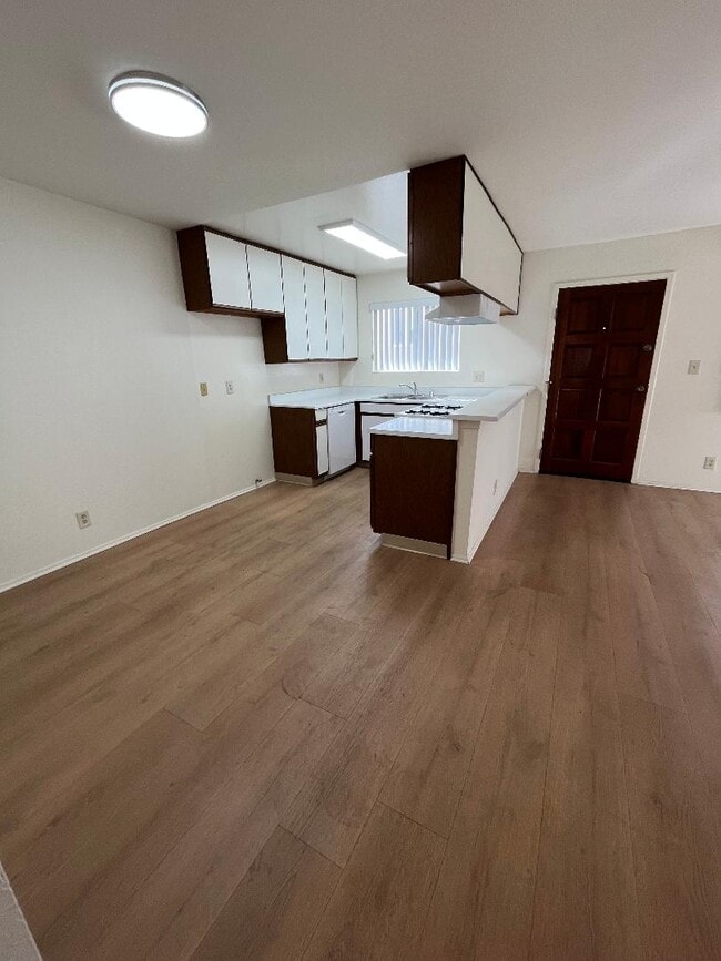 Foto del edificio - 5908 Cedros Avenue