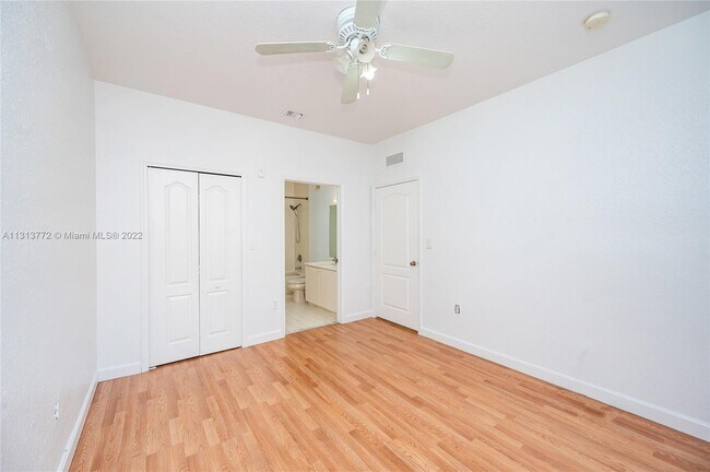 Foto del edificio - 1535 SE 26th St