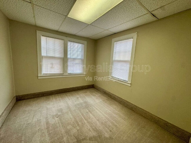 Building Photo - 725 Joliet St