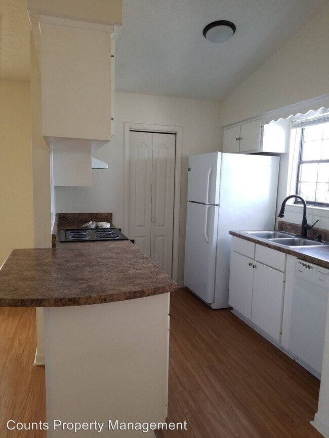 Building Photo - 2 br, 2 bath House - 5105 B Beach Dr.
