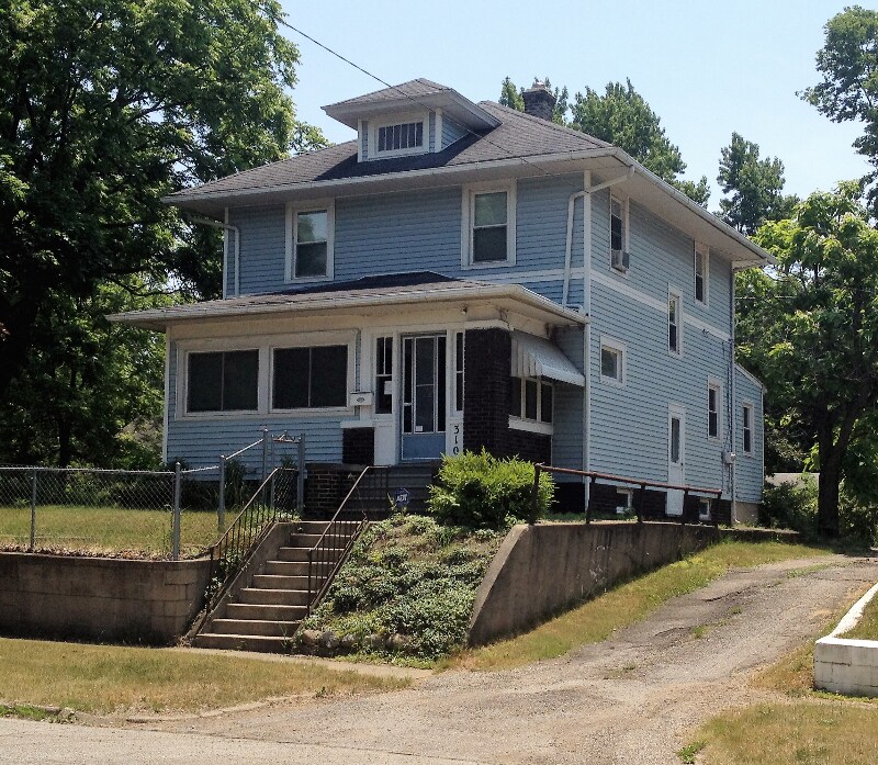 Primary Photo - 310 Howard St