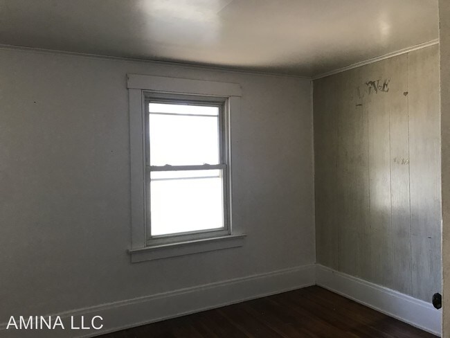 Building Photo - 3 br, 1 bath House - 19 Dix St.