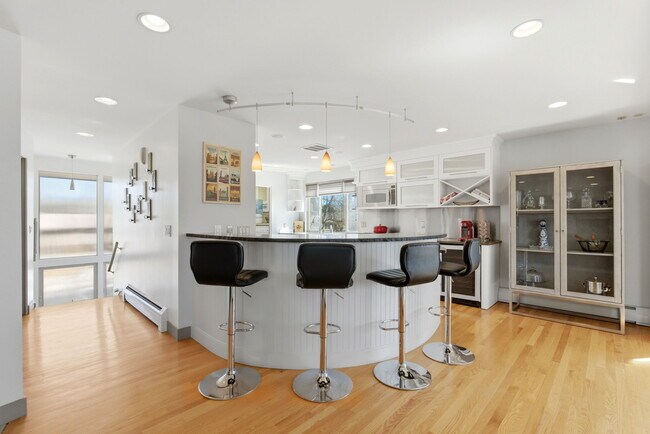 Foto del edificio - 891 Glencoe St