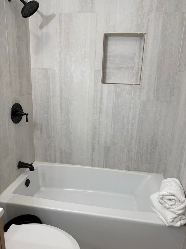 Foto del edificio - 3210 Northeast Dr