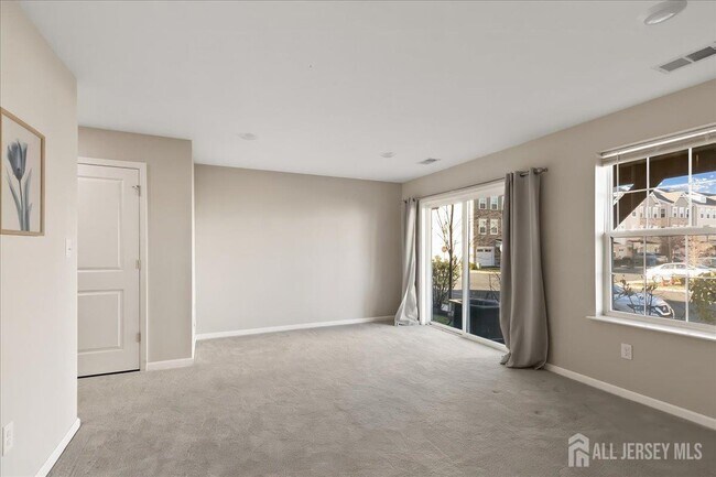 Foto del edificio - 905 Chalmers Ln