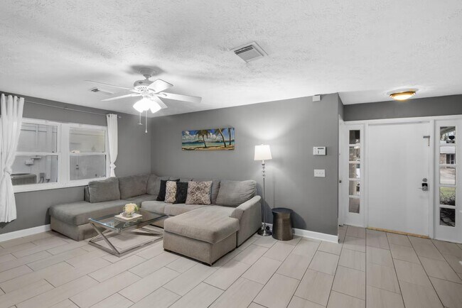 Foto del edificio - 730 SE White Ave