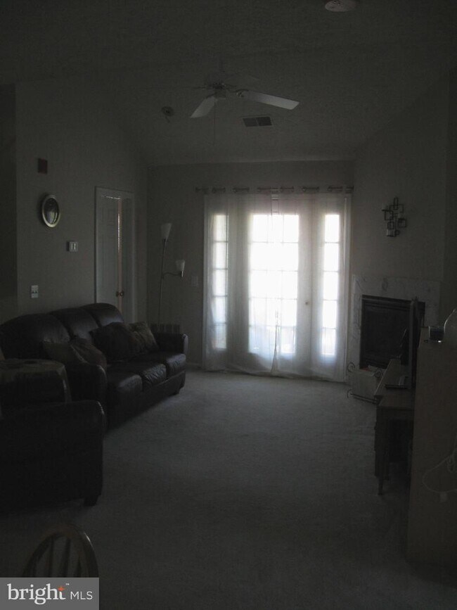 Building Photo - 2002 Phillips Terrace