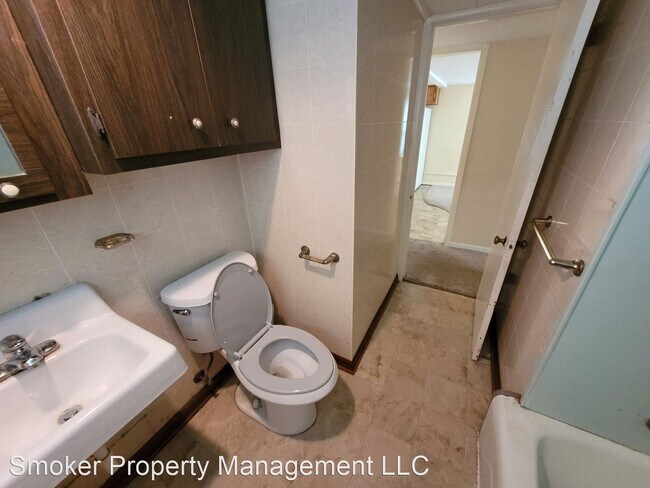 Building Photo - 2 br, 1 bath House - 67 West Church Street A