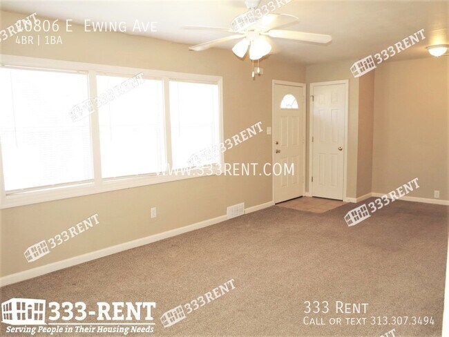 Foto del edificio - 10806 Ewing Ave
