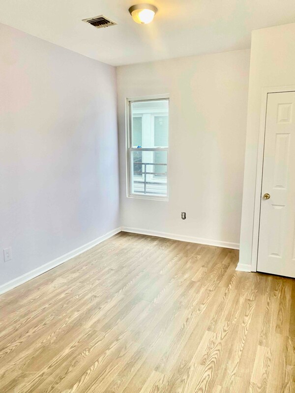 Foto principal - 61 Weequahic Ave