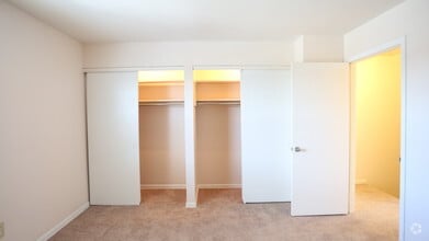 Bedroom - Williamsburg Square