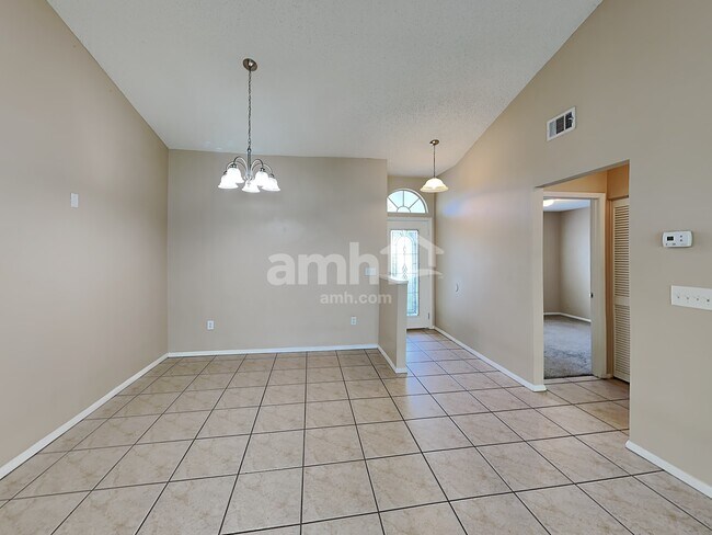 Foto del edificio - 11320 Clayridge Dr
