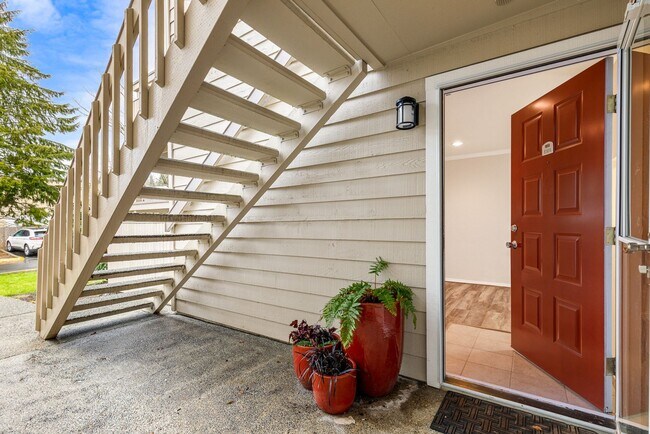 Foto del edificio - Beautifully updated Ground Floor 2 Bedroom...