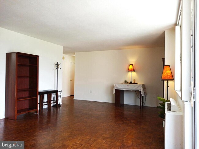 Foto del edificio - 1 E University Pkwy