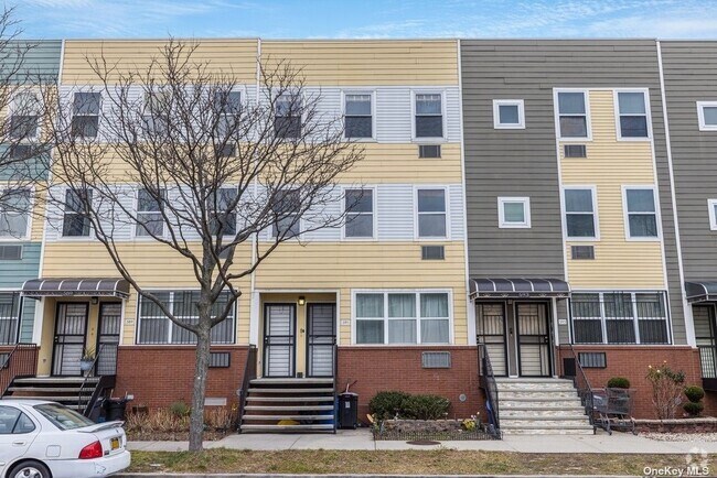 New Apartments For Rent in John F Kennedy Airport NY with Extra Storage