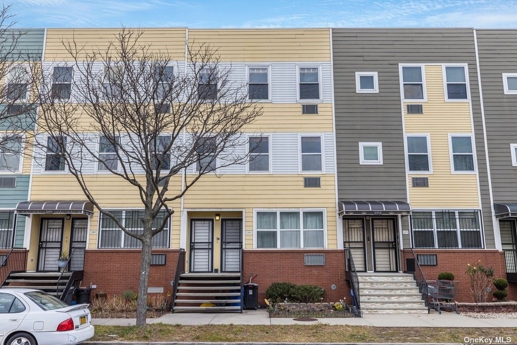 The middle property is 591. - 591 Vandalia Ave