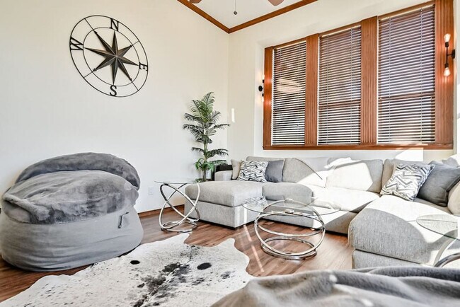 Foto del edificio - 811 Mallard Pointe Dr