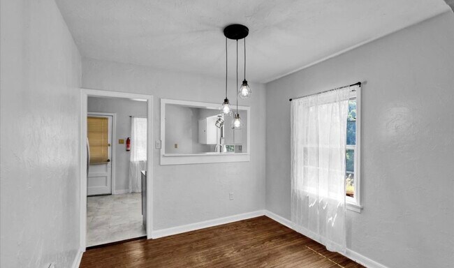 Foto del edificio - 1815 Holly Rd