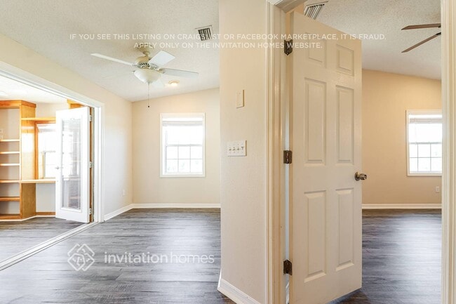 Building Photo - 637 Timber Bay Cir E