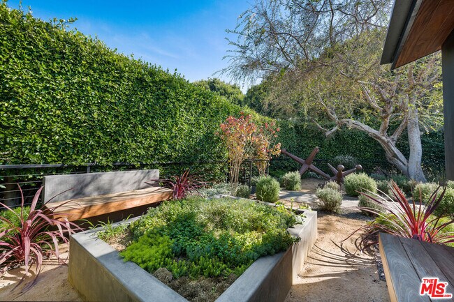 Foto del edificio - 3044 Linda Ln