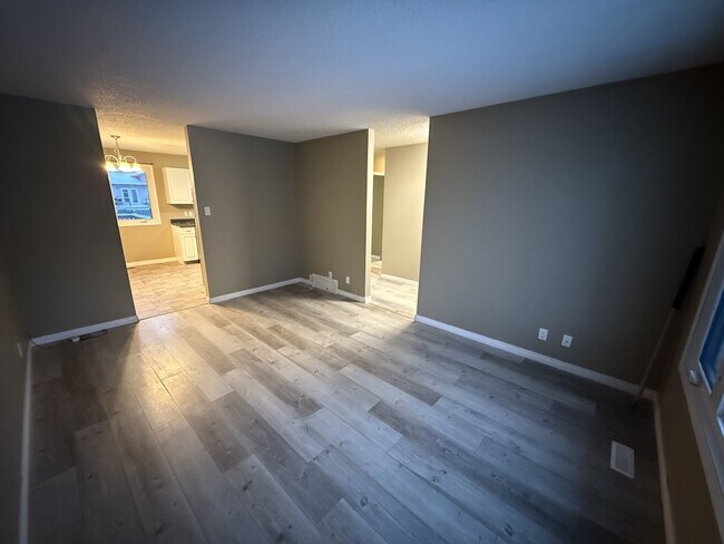 Building Photo - 607-613 13 St