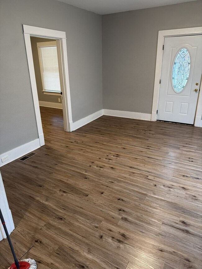 Building Photo - Now available! Super cute 2 br House