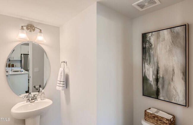 Foto del edificio - $300 Off-Move in Special-3BR/2.5BA Home with Loft and 2-Car Garage