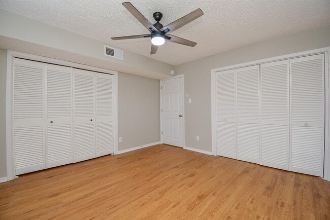 Building Photo - 8299 Kingsbrook Rd