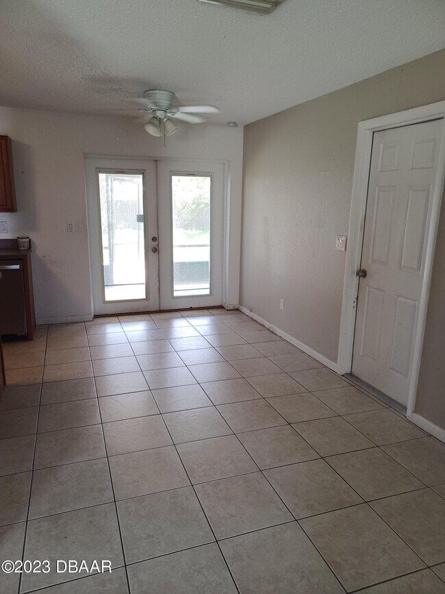 Foto del edificio - 2823 Queen Palm Dr