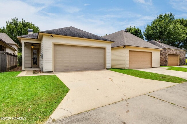 Building Photo - 405 S Montauban Dr