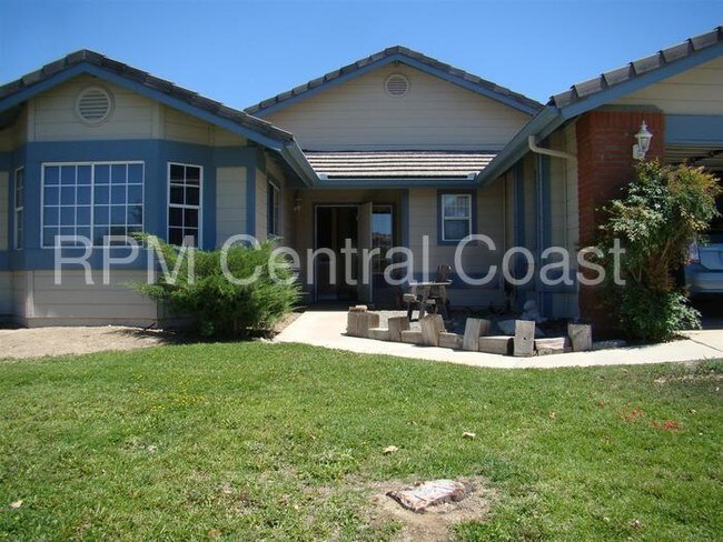 Building Photo - 152 Riverbank Ln