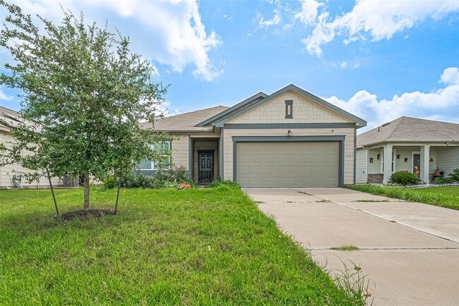Building Photo - 1025 Banyon Tree Ln
