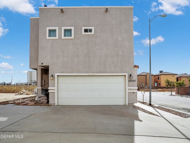 Building Photo - 12237 Gaudi Wy