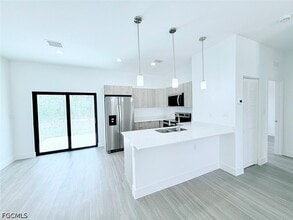 Building Photo - 1048 Jay Ct