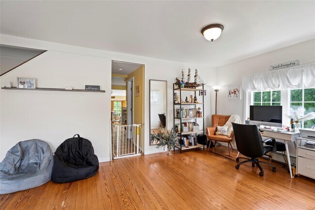 Foto del edificio - 306 McCall Ave