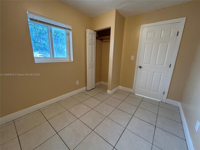 Foto del edificio - 5600 NW 15th St
