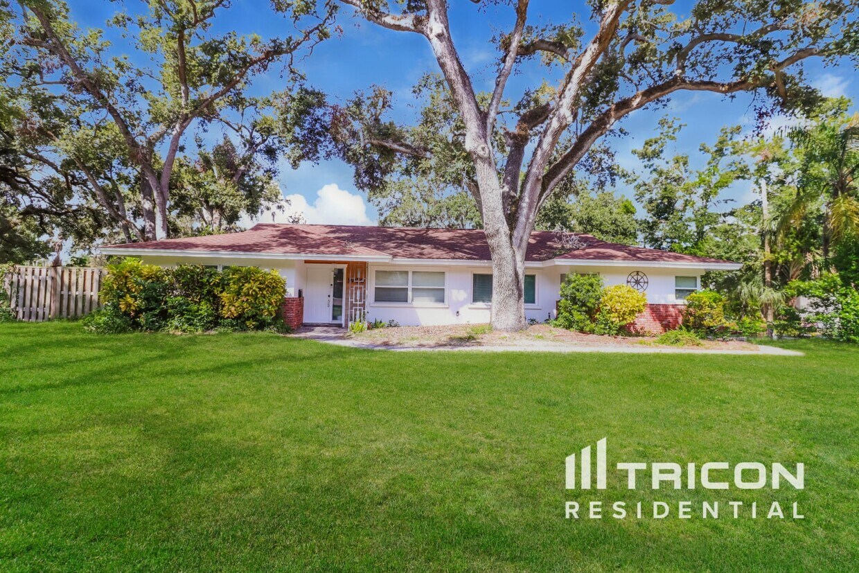 Foto principal - 3900 52nd St N