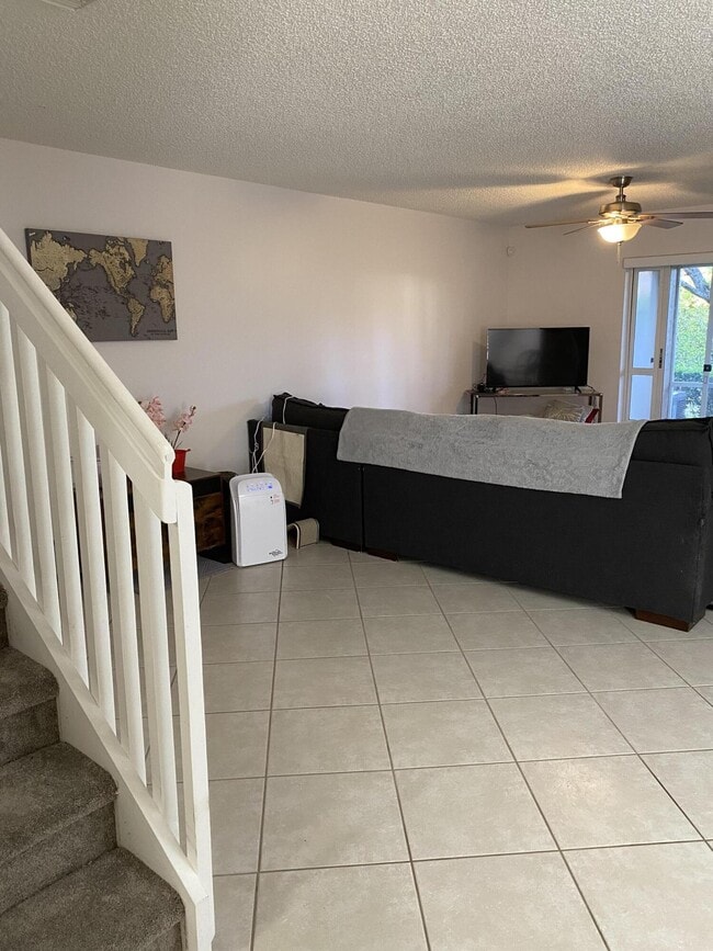 Building Photo - 4684 Pinemore Ln