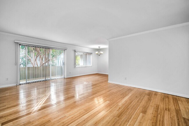 Building Photo - 4758 Forman Ave