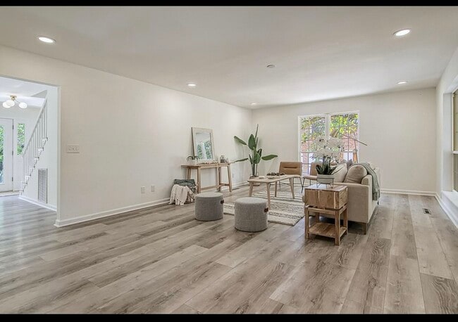 Building Photo - 4350 Waterview Cir