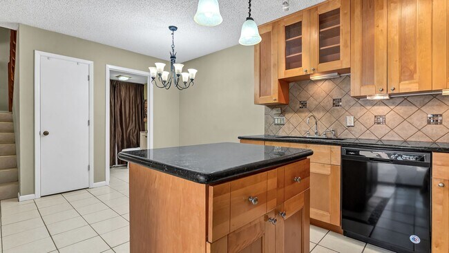 Foto del edificio - FANTASTIC 3BR/2.5BA TOWNHOME IN PALM HARBO...