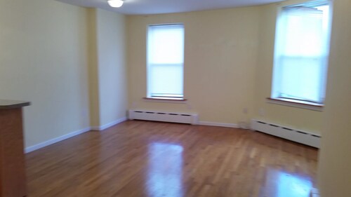 Building Photo - 5747 Myrtle Ave