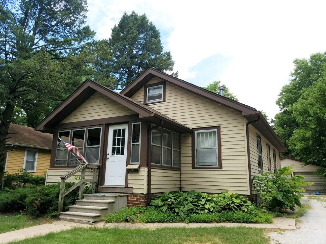 Photo - 307 South Maple Avenue, Available August 1st! New to the market!