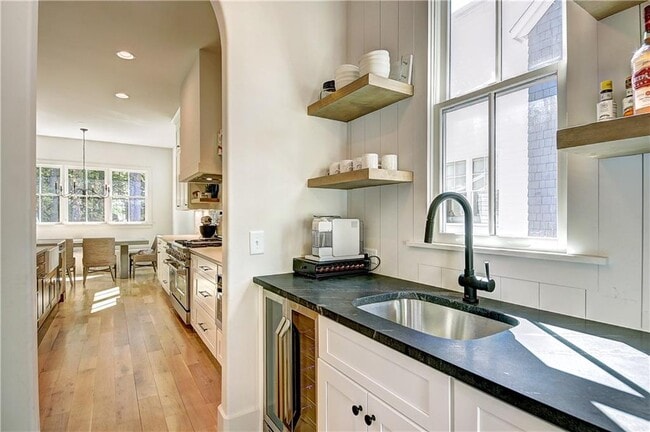 Building Photo - 1268 Hayes Dr SE