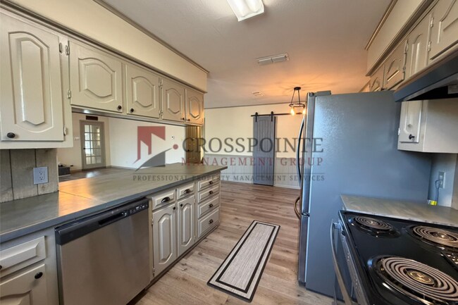 Foto del edificio - Almost Ready! 2 Bedroom 1 Bath ON Lake Palestine!